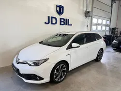 Vit Begagnad 2015 Toyota Auris Touring Sports Active Kombi | 149 900 kr (Marknadspris)