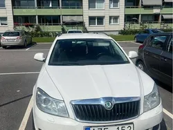Vit Begagnad 2012 Skoda Octavia Ambiente Kombi | 33 000 kr