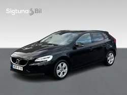 Svart Begagnad 2017 Volvo V40 Momentum Kombi | 169 900 kr (Marknadspris)
