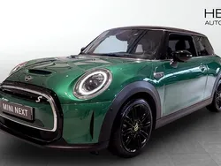 Grön (green) Begagnad 2022 Mini Cooper SE Halvkombi | 238 700 kr (Marknadspris)