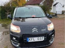 Svart Begagnad 2010 Citroën C3 Picasso Minibuss | 35 500 kr (Marknadspris)
