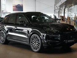 Svart Begagnad 2024 Porsche Cayenne SUV | 1 219 000 kr (Bra pris)