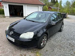 Svart Begagnad 2005 VW Golf IV Sportline Halvkombi | 37 000 kr (Marknadspris)
