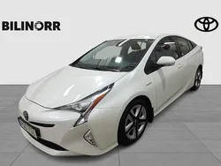 Vit Begagnad 2017 Toyota Prius Executive Halvkombi | 159 900 kr (Marknadspris)