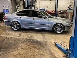 Grå Begagnad 2003 BMW 330 Sedan | 42 000 kr