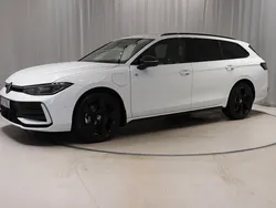 Vit Begagnad 2024 VW Passat R-line Kombi | 488 800 kr