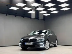 Mörkgrå (grå) Begagnad 2021 VW Passat GTE Kombi | 269 900 kr (Marknadspris)