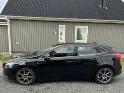Svart Begagnad 2015 Volvo V40 Momentum Kombi | 89 000 kr (Marknadspris)