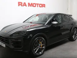 Svart Begagnad 2025 Porsche Cayenne Turbo E-Hybrid SUV | 2 494 900 kr