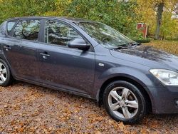 Grå Begagnad 2009 Kia Ceed 4 Halvkombi | 32 000 kr (Marknadspris)