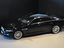 Svart Begagnad 2016 Jaguar XJ Portfolio Sedan | 349 000 kr