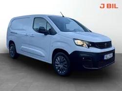 Vit Begagnad 2023 Peugeot Partner Minibuss | 262 375 kr (Dyr)