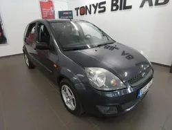 Mörkgrå (grå) Begagnad 2006 Ford Fiesta Halvkombi | 17 500 kr (Marknadspris)