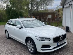 Vit Begagnad 2017 Volvo V90 Momentum Kombi | 170 000 kr (Marknadspris)
