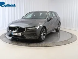 Mörkgrå Begagnad 2021 Volvo V60 Momentum Kombi | 319 900 kr (Marknadspris)