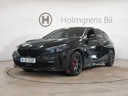 Svart Begagnad 2022 BMW 120 M Sport Halvkombi | 399 800 kr
