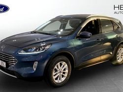 Blå (blue) Begagnad 2023 Ford Kuga Titanium SUV | 269 900 kr (Marknadspris)
