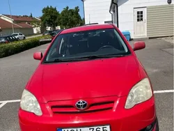 Röd Begagnad 2004 Toyota Corolla Halvkombi | 27 000 kr (Bra pris)