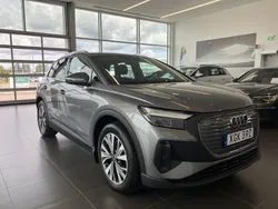 Tyfongrå metallic Begagnad 2022 Audi Q4 e-tron Proline SUV | 338 900 kr (Superpris)