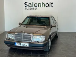 Ljusbrun Begagnad 1990 Mercedes E300 Sedan | 89 900 kr
