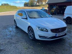 Vit Begagnad 2015 Volvo V60 Ocean Race Kombi | 130 000 kr (Lite dyr)
