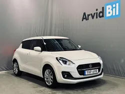 Vit Begagnad 2023 Suzuki Swift Halvkombi | 207 700 kr (Marknadspris)