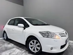 Vit Begagnad 2012 Toyota Auris Plus Halvkombi | 64 900 kr (Marknadspris)