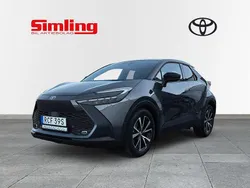 Mörkgrå (grå) Begagnad 2023 Toyota C-HR Style SUV | 349 900 kr (Marknadspris)