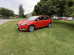 Röd Begagnad 2017 Ford Focus Titanium Halvkombi | 78 000 kr (Marknadspris)