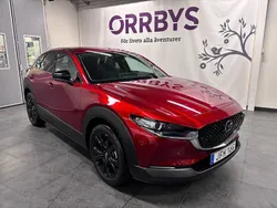 Röd (soul crystal red metallic) Ny 2024 Mazda CX-30 Homura-Line SUV | 363 500 kr (Marknadspris)