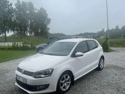 Vit Begagnad 2010 VW Polo Halvkombi | 53 000 kr (Marknadspris)