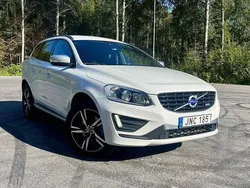 Vit Begagnad 2015 Volvo XC60 R-Design SUV | 178 000 kr (Marknadspris)
