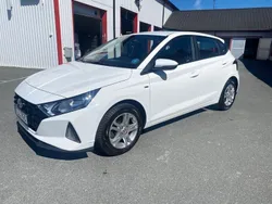 Vit Begagnad 2022 Hyundai i20 Essential Halvkombi | 184 900 kr (Marknadspris)