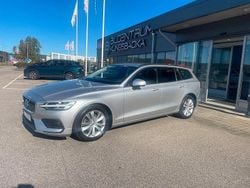 Grå Begagnad 2021 Volvo V60 Momentum Kombi | 299 900 kr (Marknadspris)