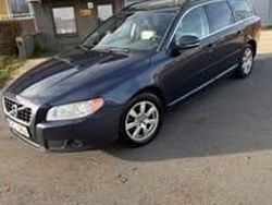 Blå Begagnad 2013 Volvo V70 Momentum Kombi | 99 500 kr
