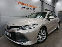 Ljusbrun Begagnad 2019 Toyota Camry Hybrid Executive Sedan | 284 900 kr (Marknadspris)