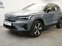 Grå Begagnad 2022 Volvo XC40 Plus SUV | 359 900 kr