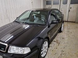 Svart Begagnad 2004 Skoda Octavia Tour Halvkombi | 25 000 kr (Marknadspris)