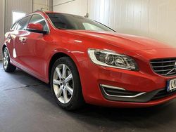 Röd Begagnad 2016 Volvo V60 Kombi | 134 900 kr (Marknadspris)