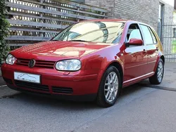 Röd Begagnad 2002 VW Golf IV Highline Halvkombi | 87 800 kr