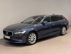 Mörkblå Begagnad 2019 Volvo V90 Momentum Kombi | 329 500 kr (Marknadspris)