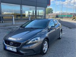 Grå Begagnad 2014 Volvo V40 Kombi | 72 000 kr (Marknadspris)