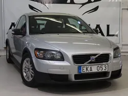 Ljusgrå (grå) Begagnad 2008 Volvo C30 Kinetic Halvkombi | 39 900 kr (Marknadspris)