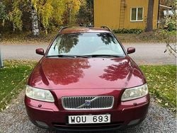 Röd Begagnad 2005 Volvo V70 Kinetic Kombi | 40 000 kr (Lite dyr)