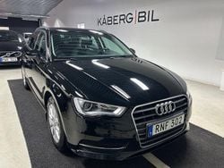 Svart Begagnad 2014 Audi A3 Sportback Attraction Halvkombi | 104 900 kr (Marknadspris)