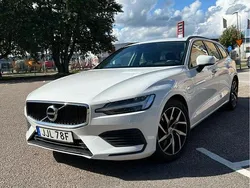 Vit Begagnad 2020 Volvo V60 Momentum Kombi | 245 000 kr (Bra pris)