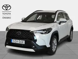 Vit Begagnad 2024 Toyota Corolla Cross Active SUV | 362 900 kr (Marknadspris)
