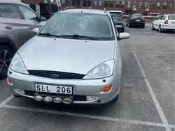 Grå Begagnad 2001 Ford Focus Kombi | 14 000 kr (Marknadspris)