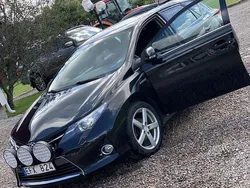 Svart Begagnad 2013 Toyota Auris Hybrid Active Halvkombi | 90 000 kr (Marknadspris)