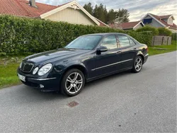 Svart Begagnad 2004 Mercedes E320 Sedan | 72 000 kr (Marknadspris)